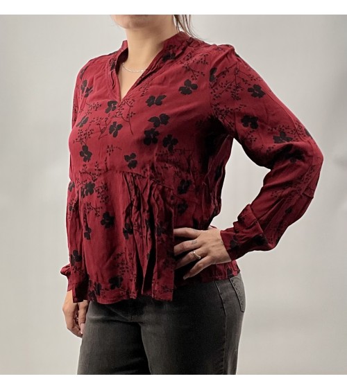 Blouse rouge, fleurie noir, Camaïeu